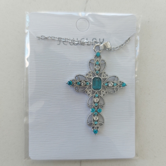 Cross necklace and pendant - Picture 2 of 5